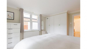 Inviting 2BD Home in Kentish Town with Garden